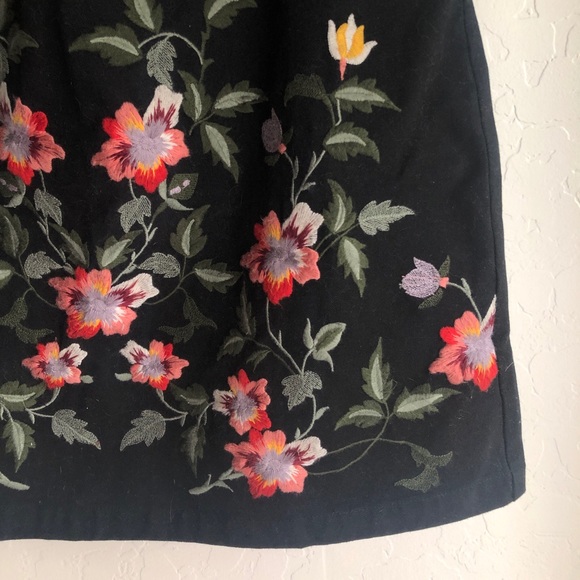 TOPSHOP || embroidered floral canvas skirt - Picture 3 of 7